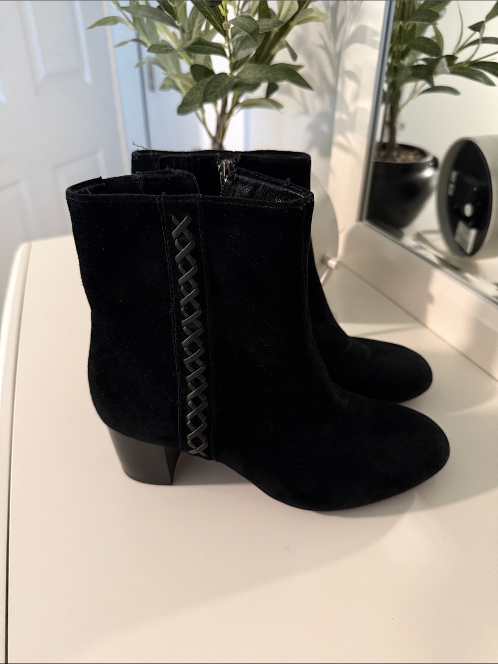Earth Sparta Women's Black Suede Ankle Boots with Side Stitch Detail size 7
